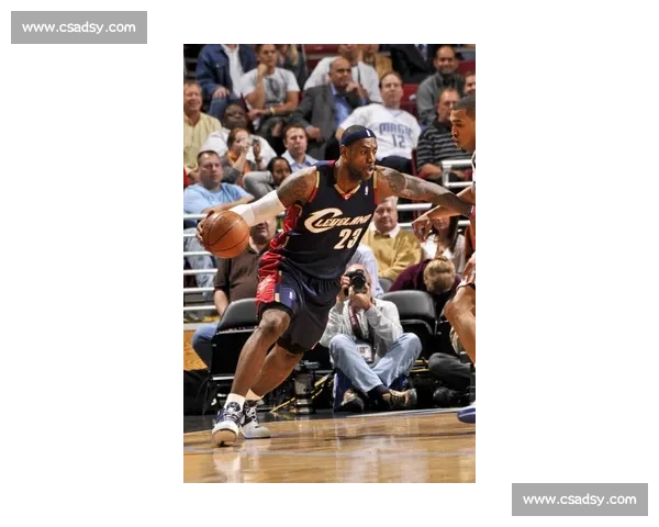 NBA经典录像回放勇士对阵骑士巅峰对决全场精彩瞬间解析 NBA经典录像回放勇士对阵骑士巅峰对决全场精彩瞬间解析